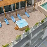 2 Bd Suite With Balcony Gym Rooftop Pool