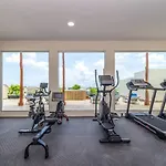 2 Bd Suite With Balcony Gym Rooftop Pool