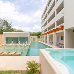 2 Bd Suite With Balcony Gym Rooftop Pool