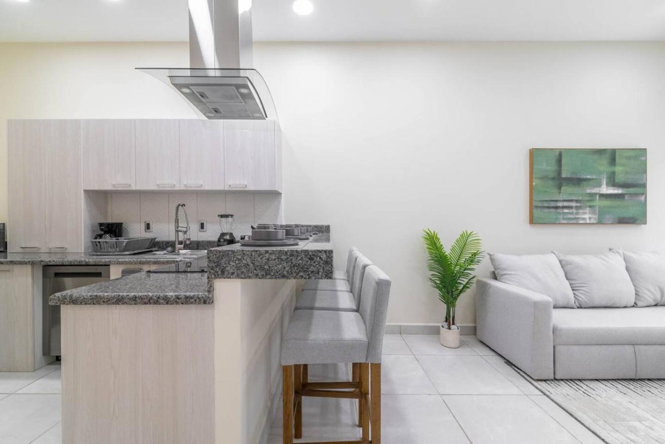 2 Bd With Balcony Gym Rooftop Pool * Playa del Carmen