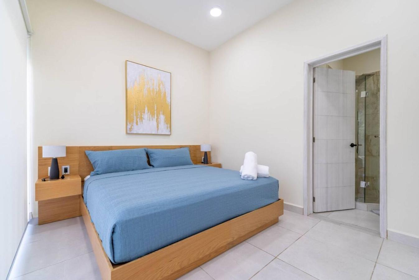 2 Bd With Balcony Gym Rooftop Pool