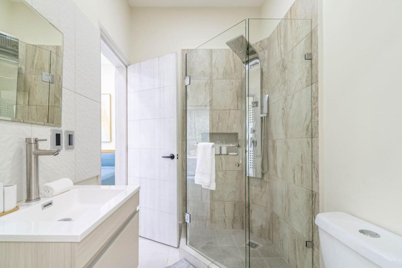 Сasa de vacaciones 2 Bd With Balcony Gym Rooftop Pool *