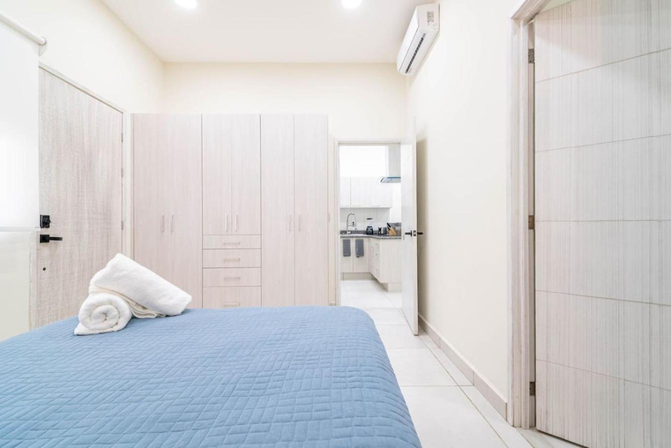2 Bd With Balcony Gym Rooftop Pool