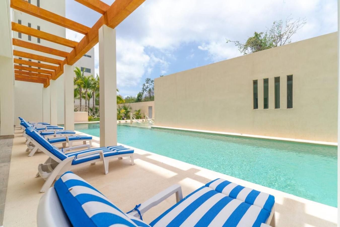 2 Bd With Balcony Gym Rooftop Pool *