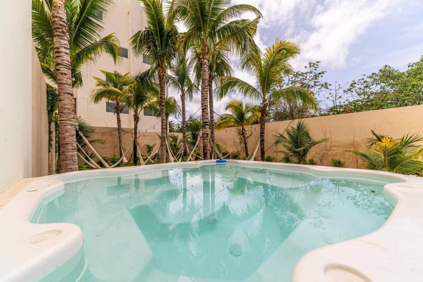 2 Bd With Balcony Gym Rooftop Pool *