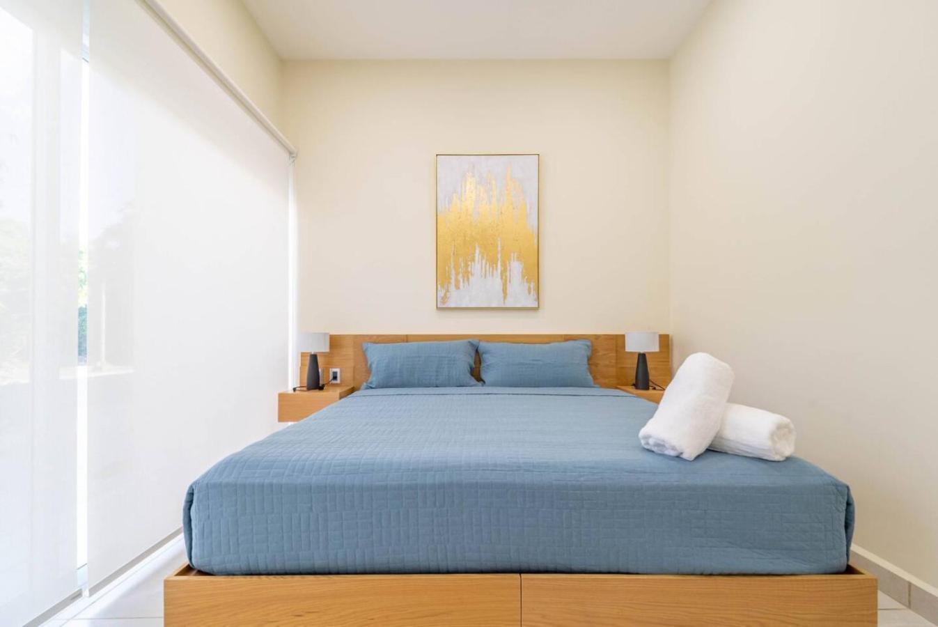 2 Bd With Balcony Gym Rooftop Pool